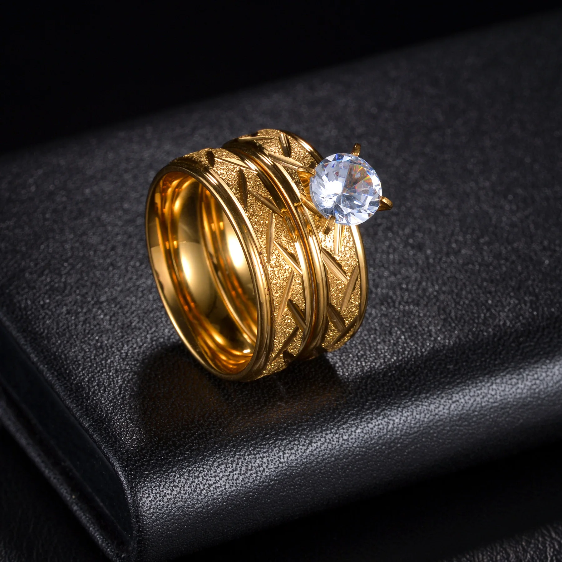 Fashion Simple Gold Plated Carving Ring Classic Zircon Couple Banquet Bridal Engagement Wedding Exquisite Jewelry