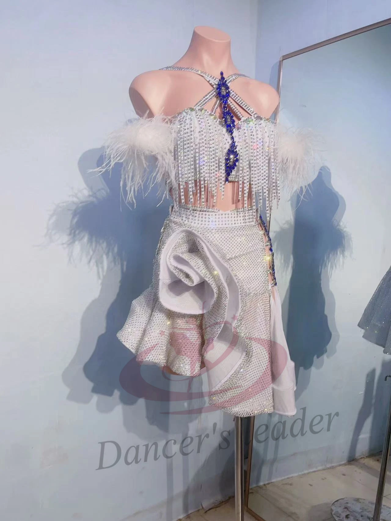 فستان رقص لاتيني، تخصيص راقي، فساتين ماسية عديدة، تنانير مموجة، ملابس احترافية لمرحلة الإناث البالغات