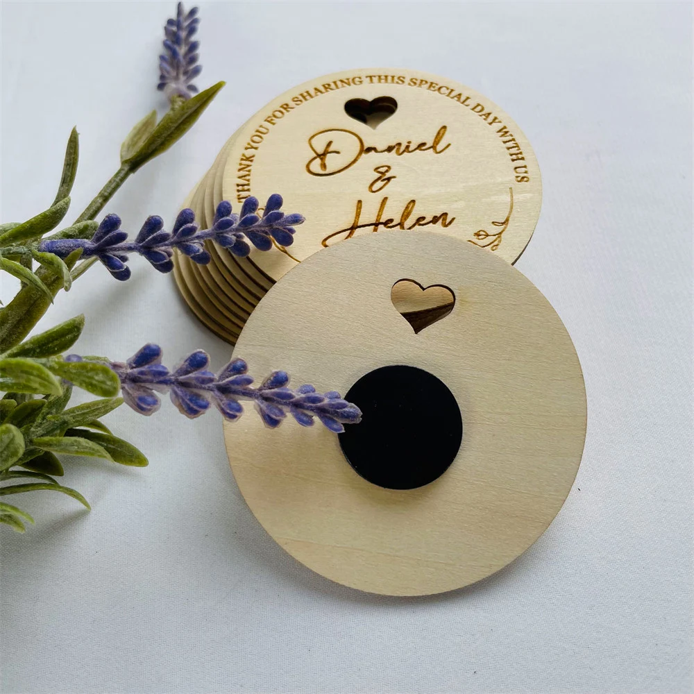 Etiqueta de corte de madera rústica personalizada, círculo con nombre personalizado, guarda la fecha, recuerdo de boda, regalo de invitaciones