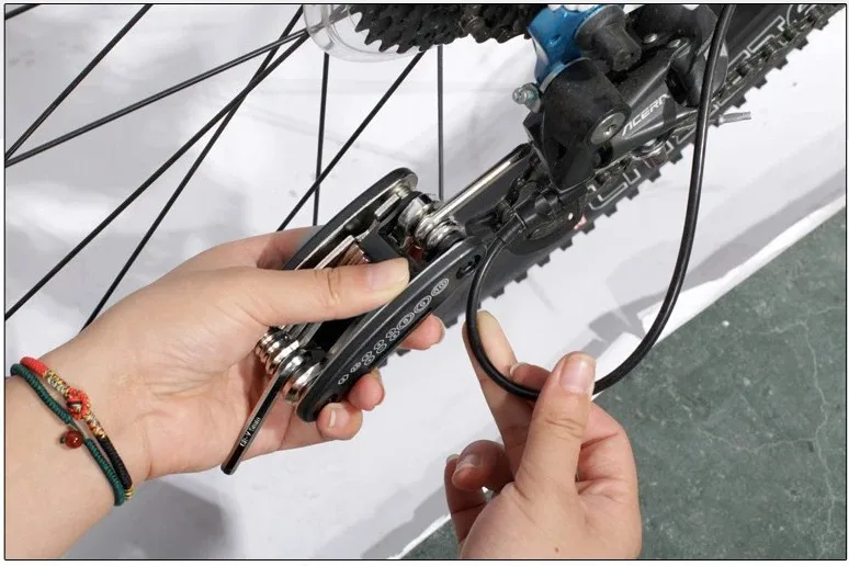 ROCKBROS 16-in-1 Fahrrad-Multifunktions-Reparaturwerkzeug-Set mit Sechskant-Speichenschlüssel, Schraubendreher und Schraubenschlüssel für Mountainbikes, Schwarz – Detail 9