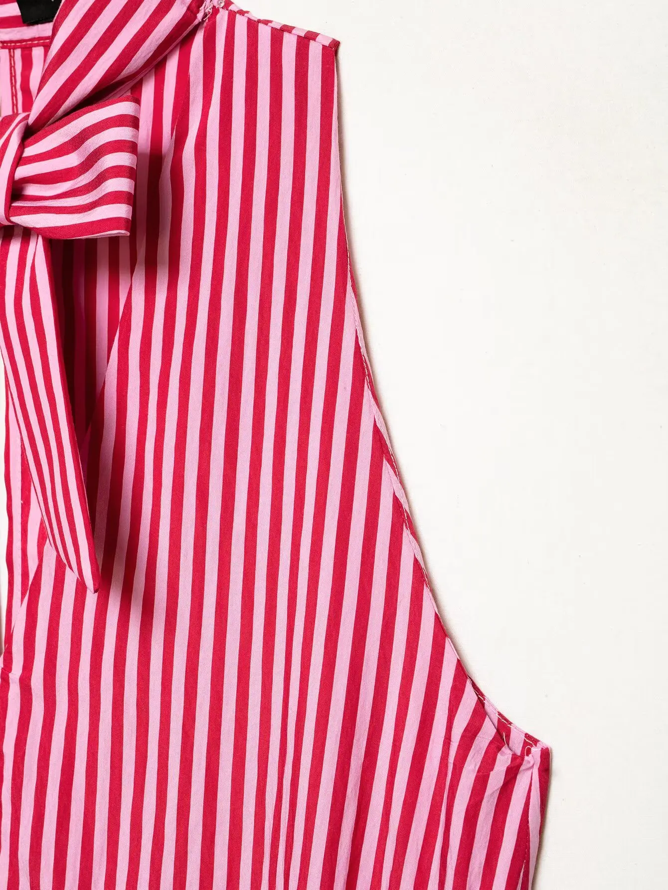 HH Französischer Stil Rot Gestreiftes Neckholder-Top Damen Bluse mit Schleifenkragen Unregelmäßiger Rüschensaum Sommer Picknick Resort Strand Outfit – Detail 5
