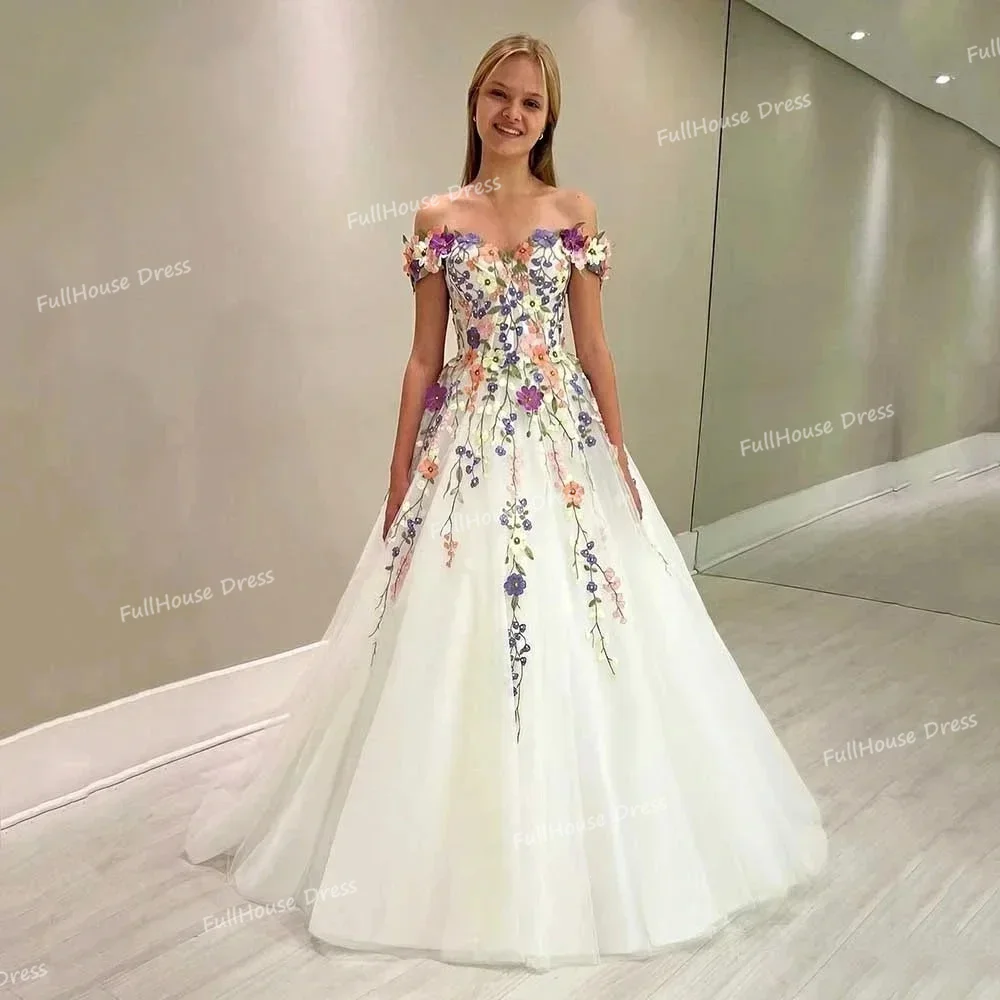 

Custom Made Graceful Boat Collar Floral Appliques Lace Tulle Wedding Party Gown A-line Backless Prom Dress with Court