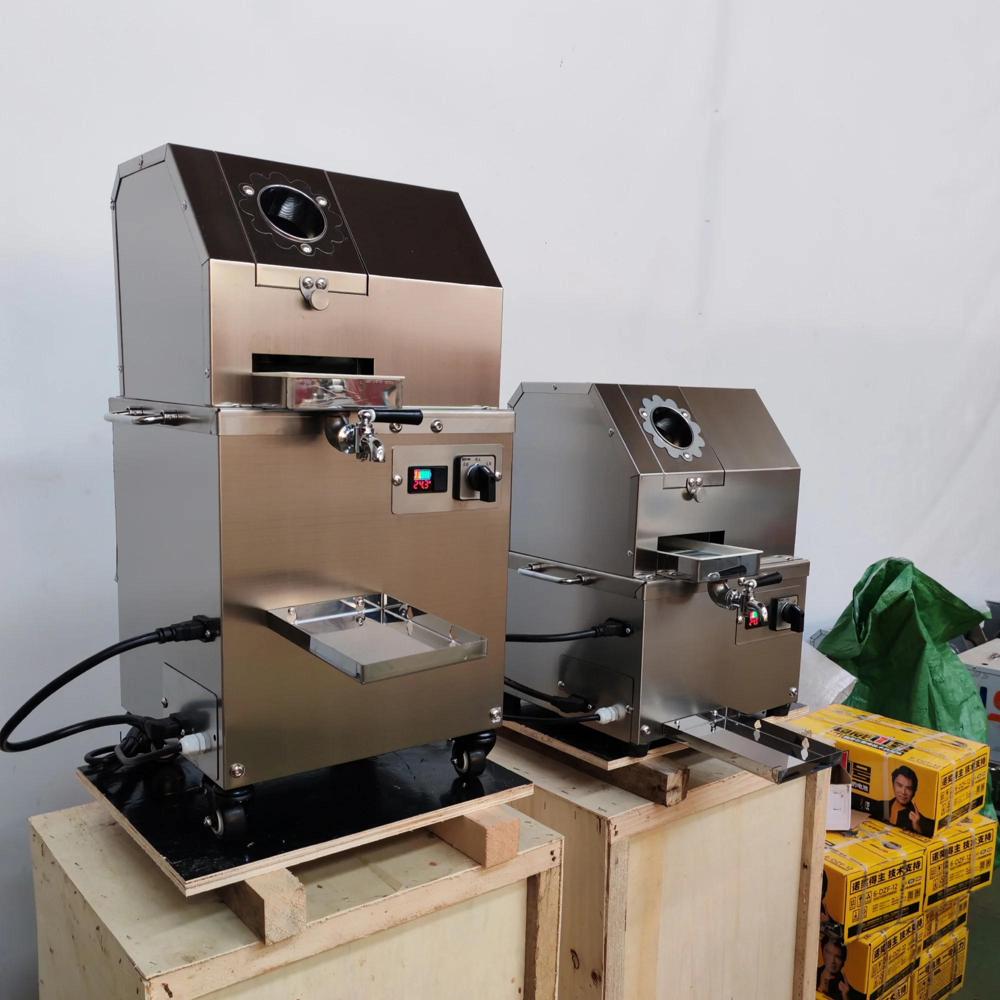 Commercial Sugar Cane Juicer Easy Operation Sugarcane Juice Extractor For Small Business