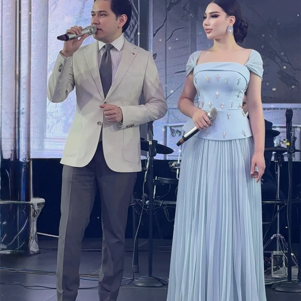 Abiti da festa di nozze eleganti personalizzati con spalle scoperte Piega di cristallo A Line Abiti da sera Abito lungo da ballo in chiffon 2025