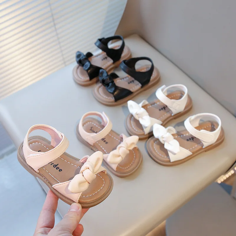 

Летние сандалии для девочек 2026: простые, с бантом, мягкие, нескользящие, с открытым носком, пляжные туфли для детей, классические, размеры 21-30
