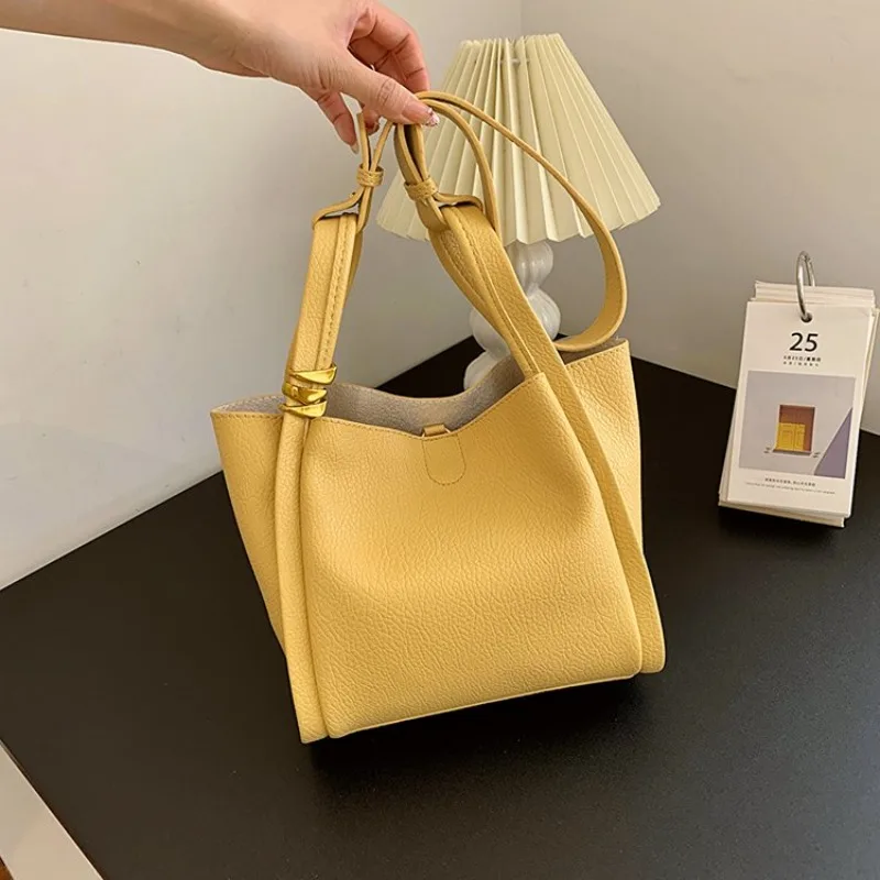 

Классическая парижская модная сумка-сэтчел для женщин с простым элегантным дизайном и вместительными отделениями, идеально подходит для использования в качестве сумки для подгузников.