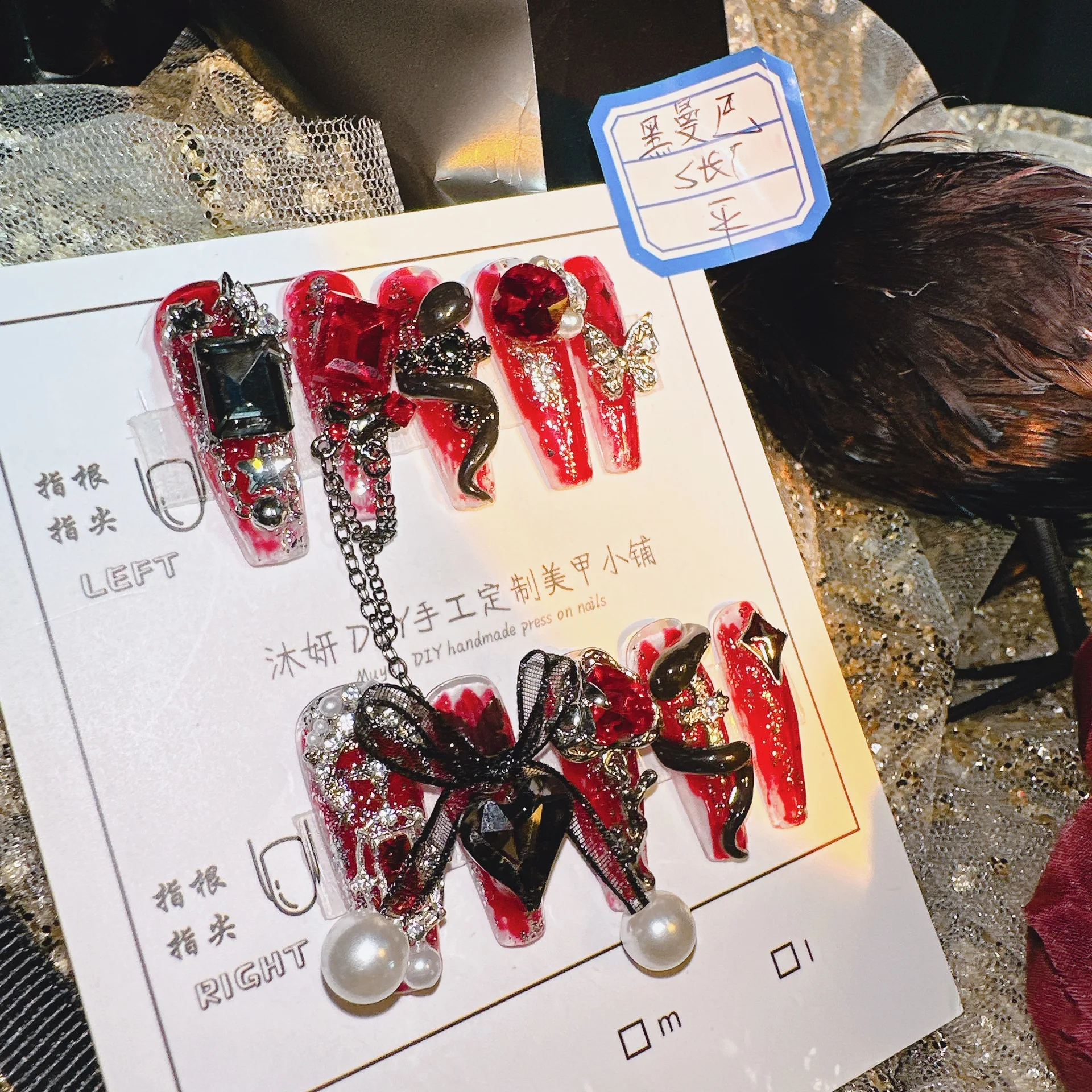 

Темная Роскошная Черная Мамба Готическая 3D Нажмите на Ногти Красная Черная Металлическая Цепочка Змеиный Мотив Горный Хрусталь Жемчуг Жирный Дизайн Жирная Готика