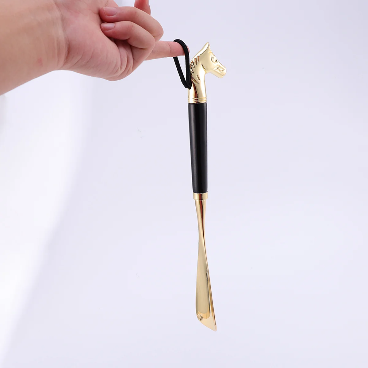 

2pcs Shoe Horn Long Handle Shoehorn Creative Horse Shape Tip Shoe Lifter Shoe Remover (1pc Flannel Bag, 1pc Shoe Horn)