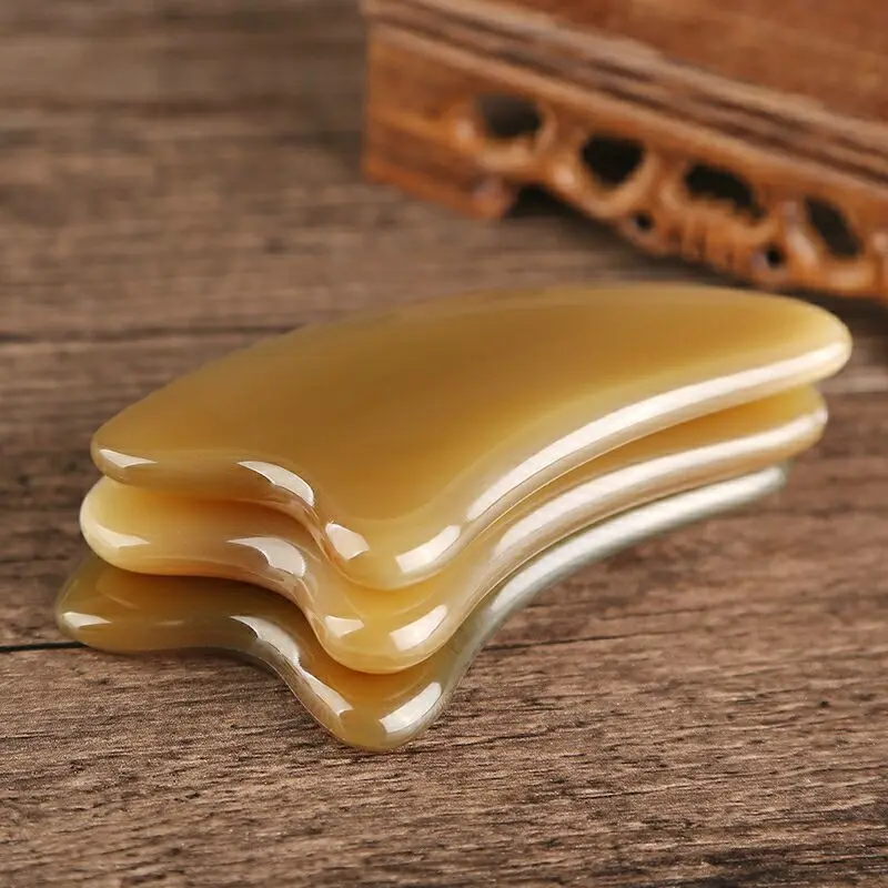 A placa gua sha de chifre espessada é uma ferramenta especial de beleza facial para todo o corpo e uma ferramenta universal de raspagem facial. É usado