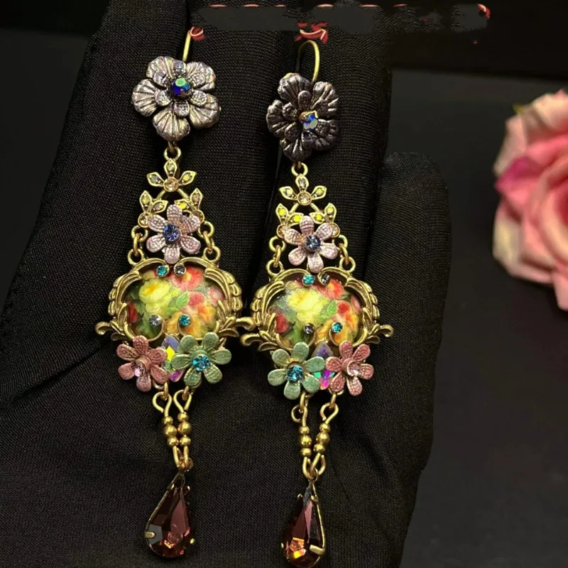 

New French Retro Palace Style Texture Flower Earrings Vintage Heavy Industry Antique Temperament Medium-sized Earrings for Women