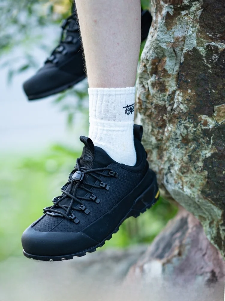 

Outdoor High-End Line Shock Absorption Anti-Slip Couples Waterproof Hiking Sports Shoes Fashionable Casual Shoes for Men And ...