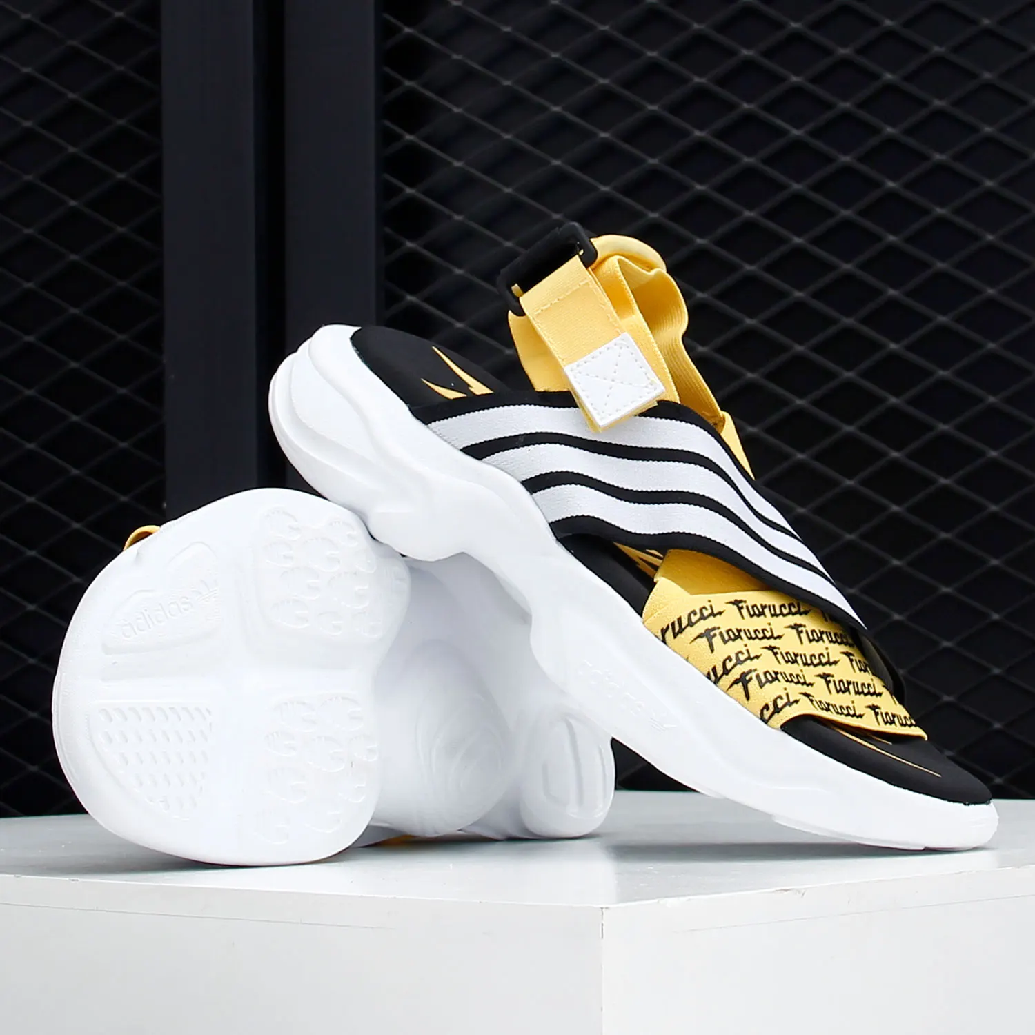 

Adidas оригинальные оригинальные женские легкие дышащие сандалии EG6213