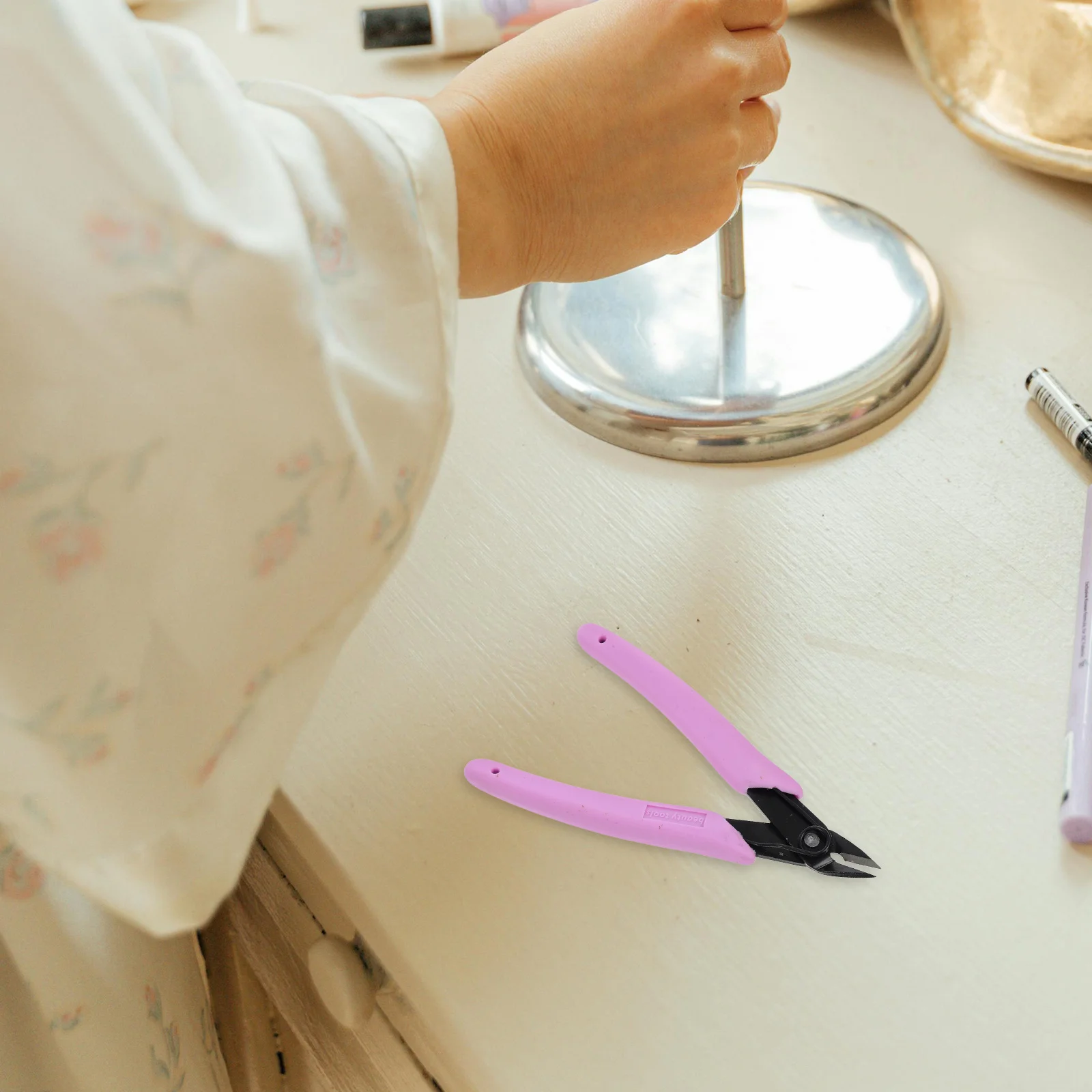 Narzędzie do usuwania ozdób na paznokcie, przenośny obcinak do cyrkonii ze stali nierdzewnej do dekoracji manicure DIY, wielofunkcyjne szczypce.