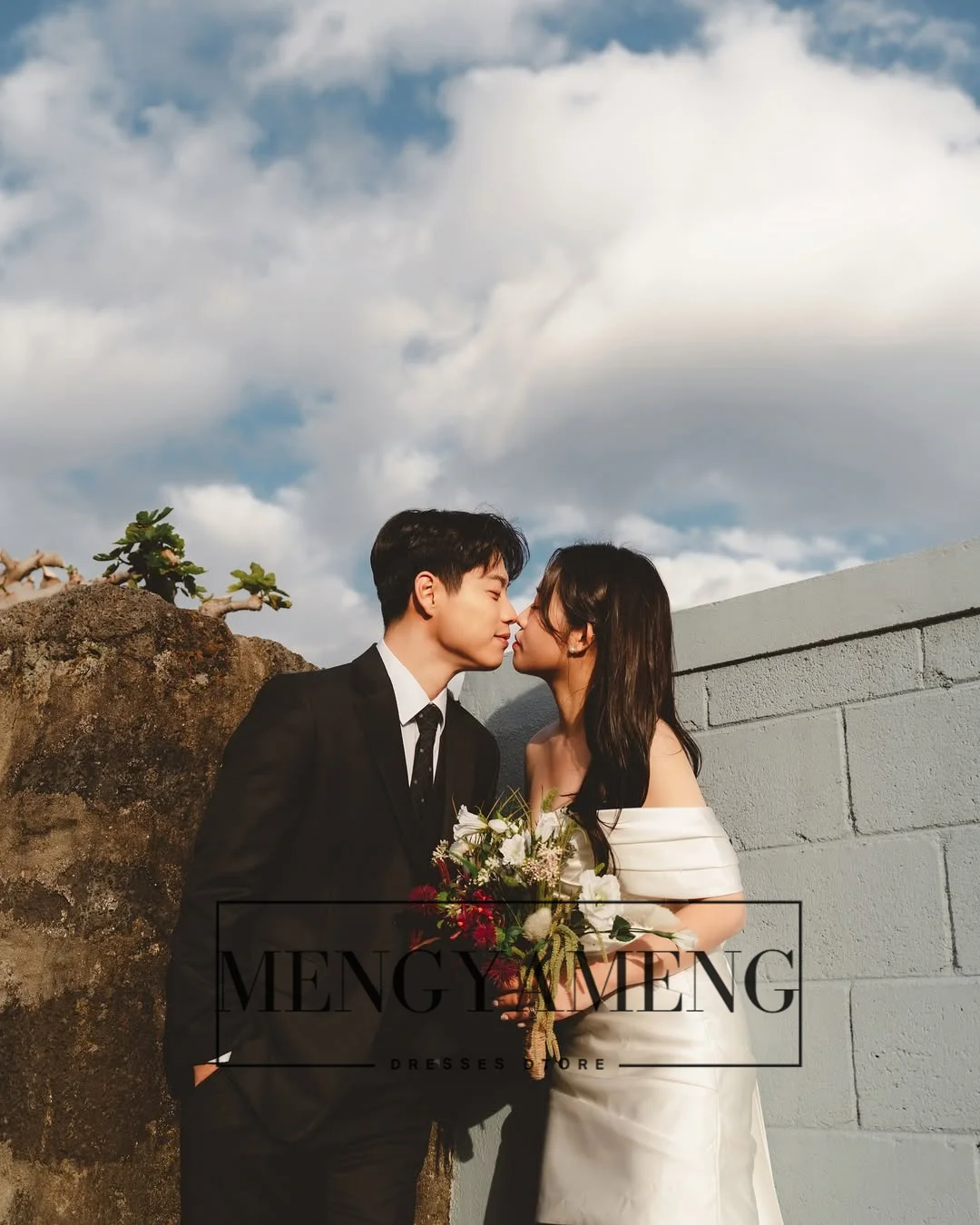 ZHUISHU Mini Korean Wedding Dresses Photo Shoot Customized Off the Shoulder Satin Bridal Gown Short Simple Bride's Self Wedding