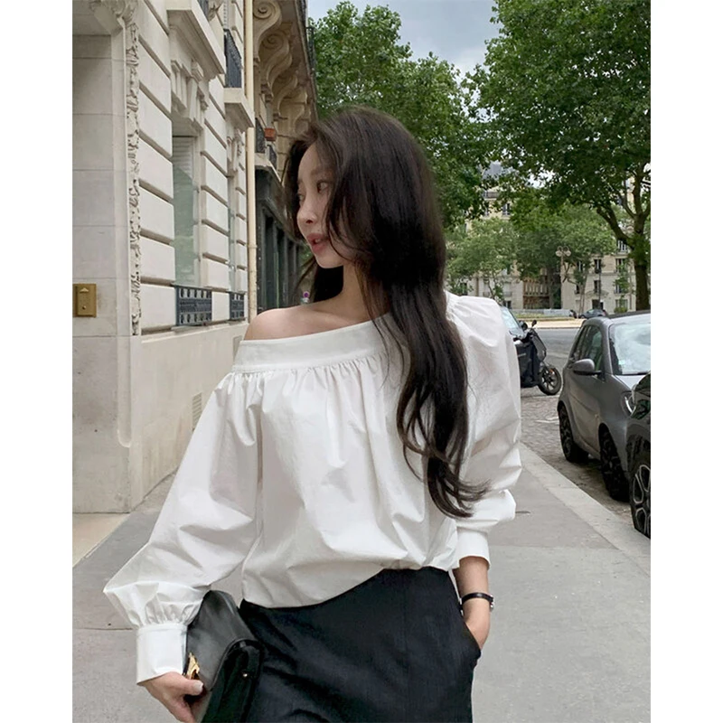 

Новые женские белые рубашки в стиле стритвир, модные сексуальные черные блузки с открытыми плечами, элегантные корейские офисные топы с длинным рукавом для повседневной носки