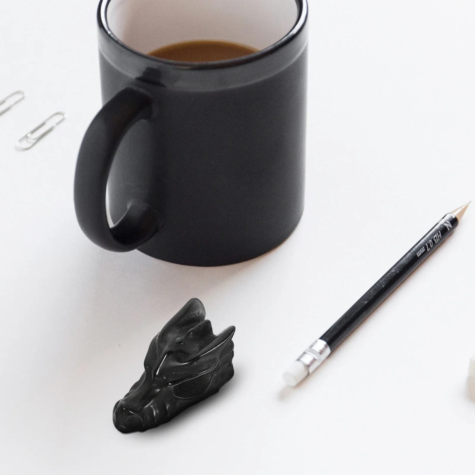 

Natural Crystal Dragon Skull Ornament Exquisite Carving Polished Surface Desktop Crystal Craft Decoration