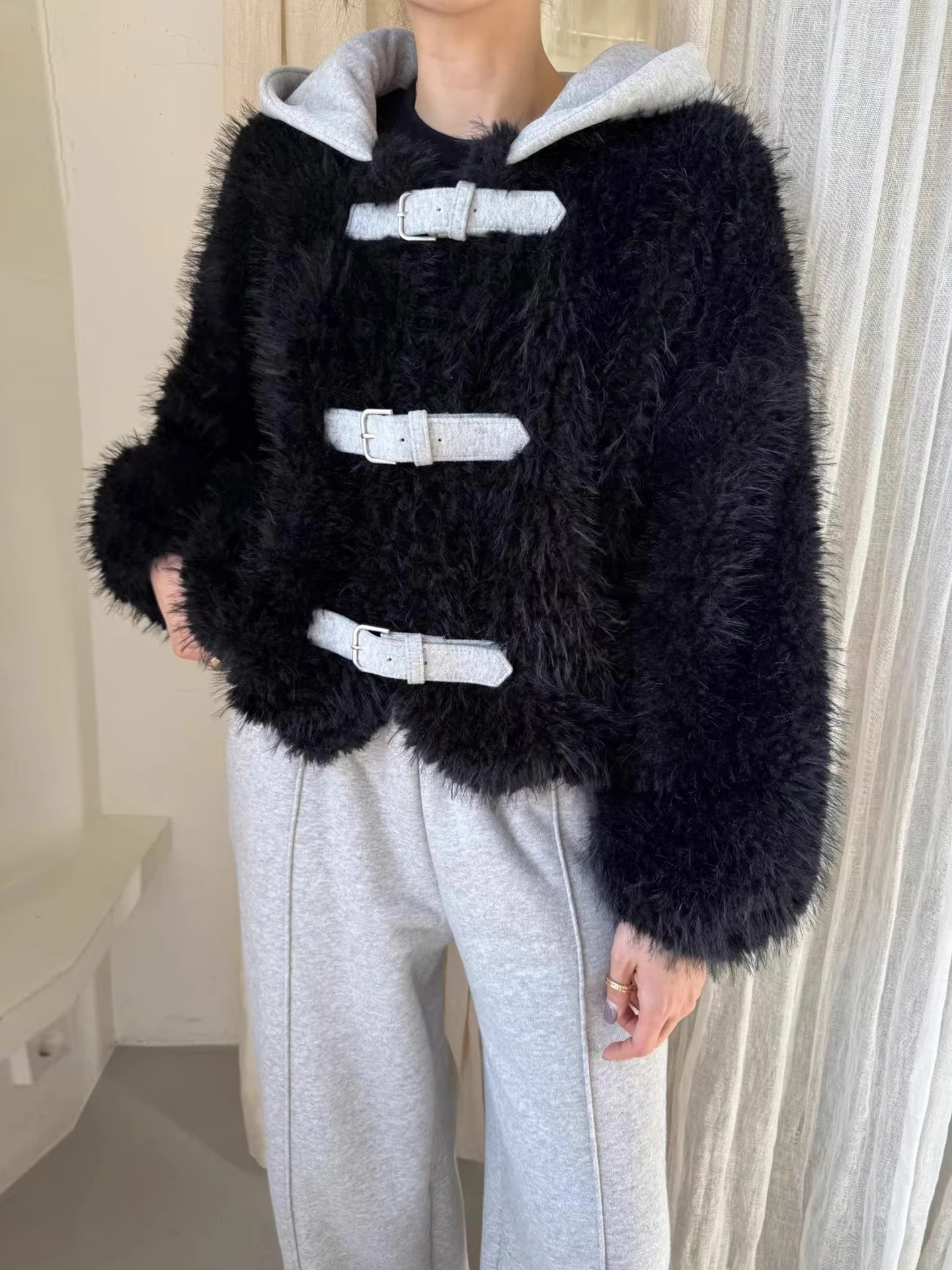 Casaco retrô Sli emendado abotoado com capuz de pele sintética Jaet feminino inverno versátil roupas de algodão quente longo Sve regular L...