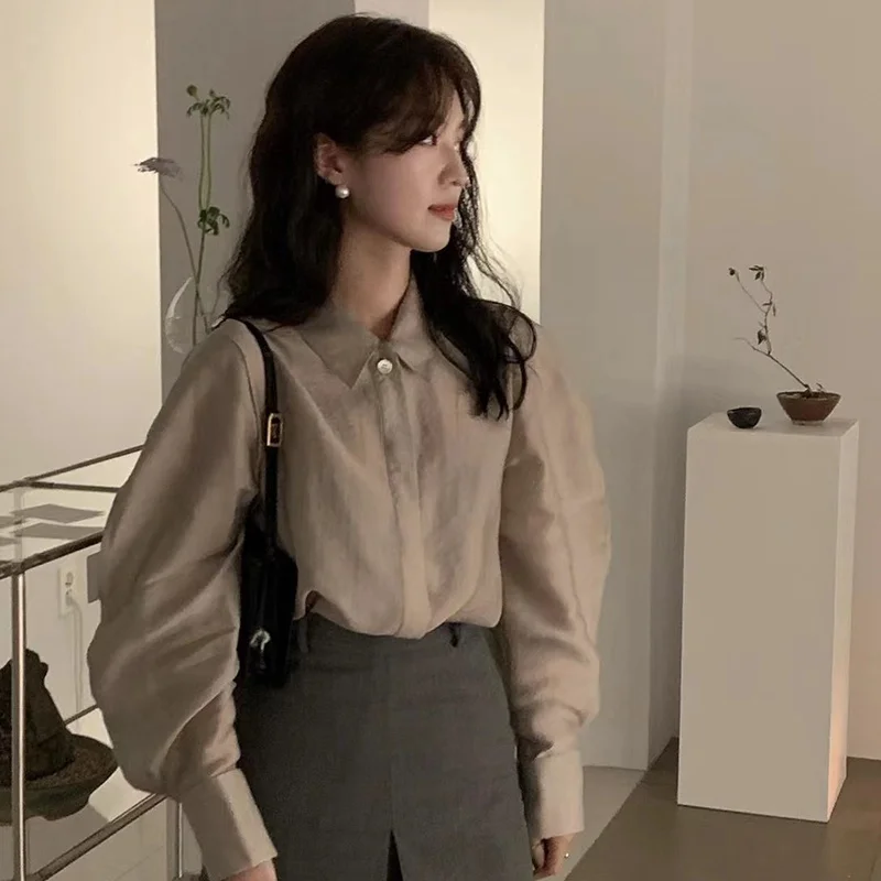 كوريا الجنوبية جيد قميص الإناث يتوهم أوائل ربيع 2025 جديد وصول طويلة الأكمام لون نقي قميص الإناث Slish Sle