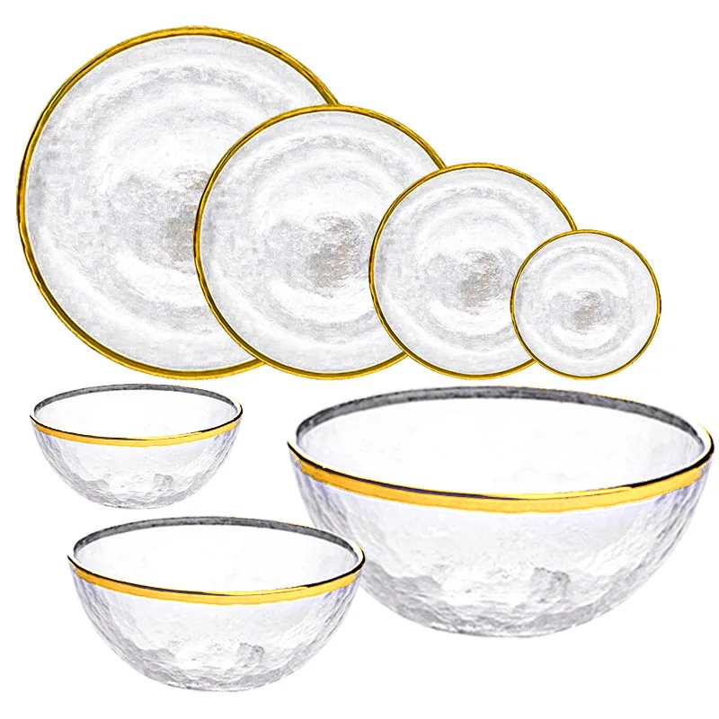 Essplatten aus klarem Glas mit goldener Kante: Praktisch, elegant und perfekt für jeden Tisch
