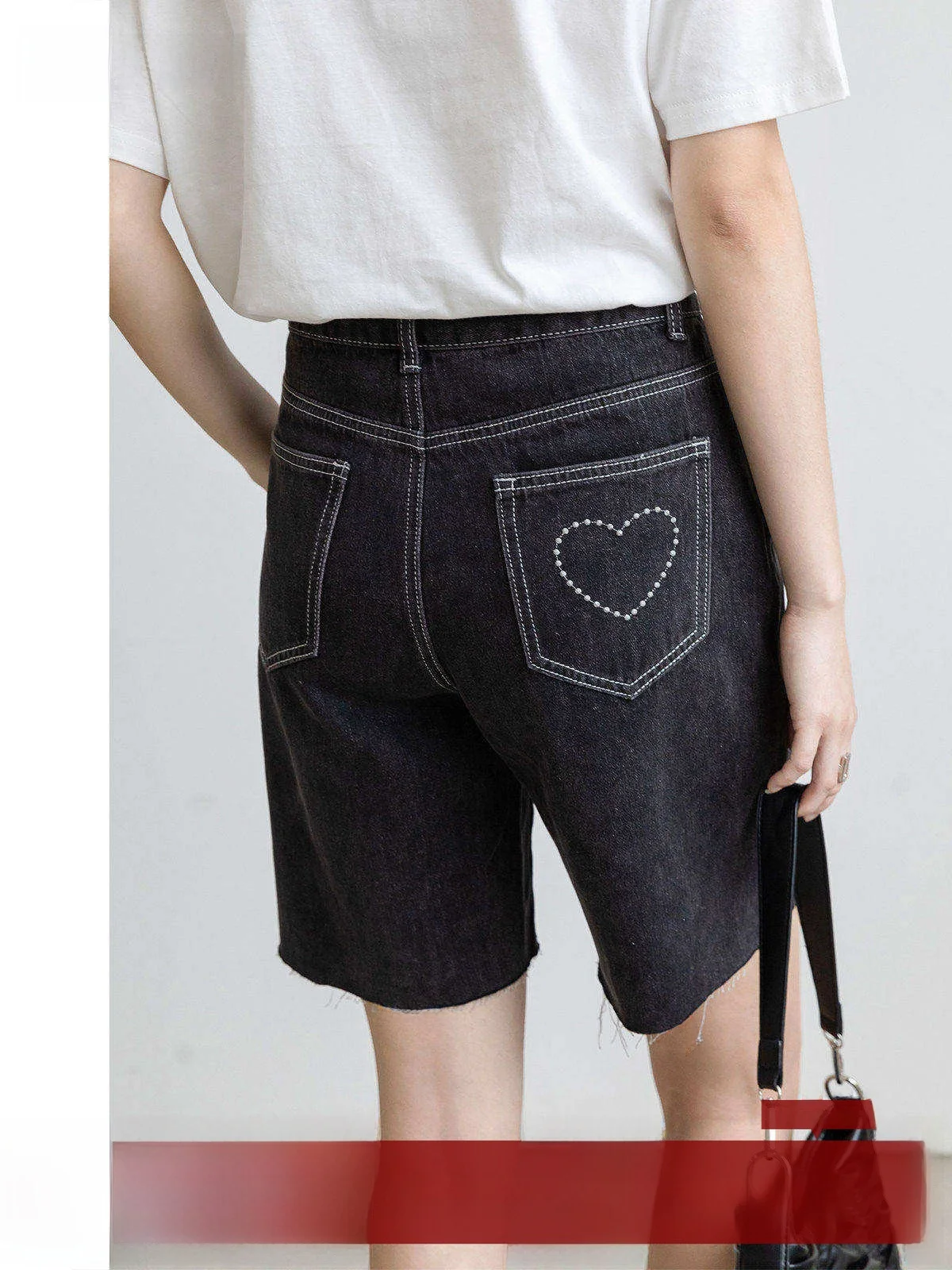 

Женские джинсовые шорты MoZao с высокой талией, прямым кроем, свободные, с пятью карманами, черные, летние, новинка, для повседневной носки, на пуговицах