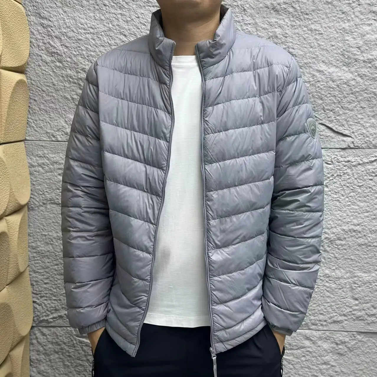 

Легкая теплая пуховая куртка для мужчин, для активного отдыха, с воротником-стойкой, осенне-зимняя, из полиэфирного волокна, ультралегкая, стандартного кроя.