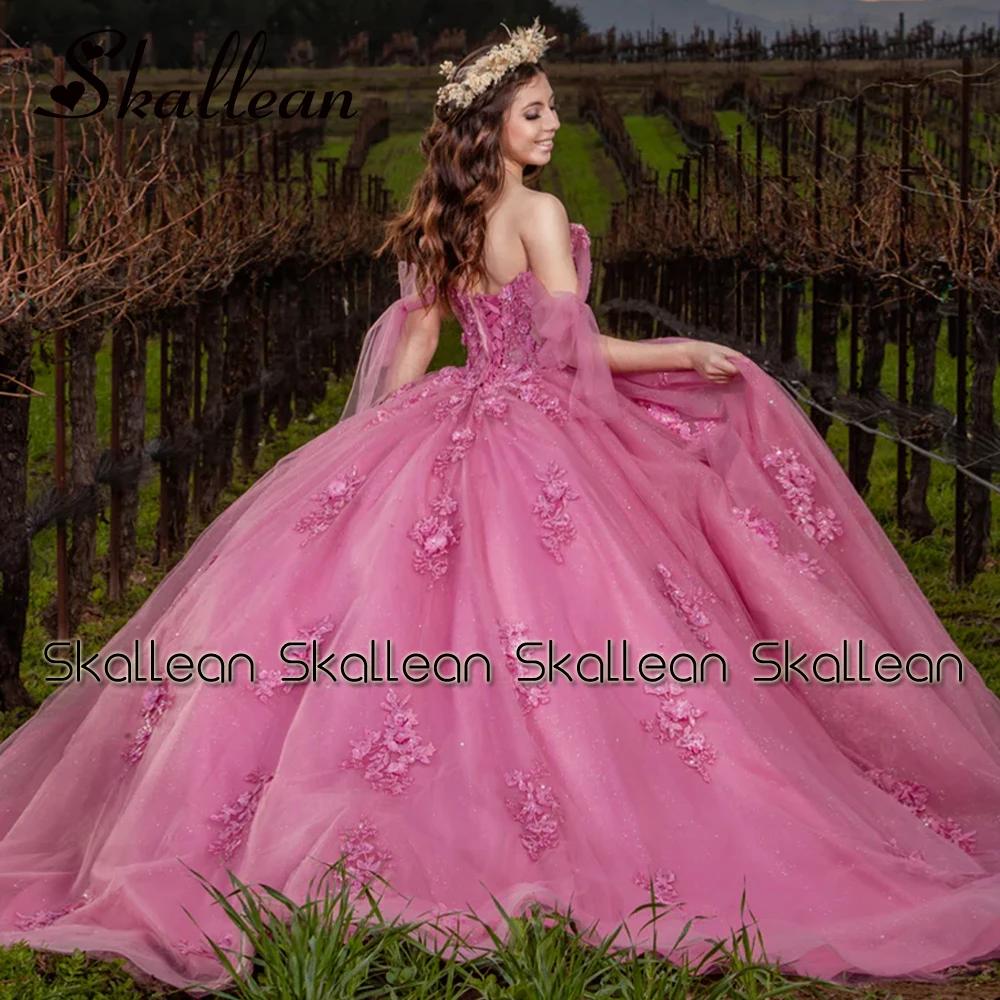 فساتين Quinceanera مكشوفة الظهر مع أشرطة وزهور ، Skallean ، مكشوفة الكتف ، مصممة