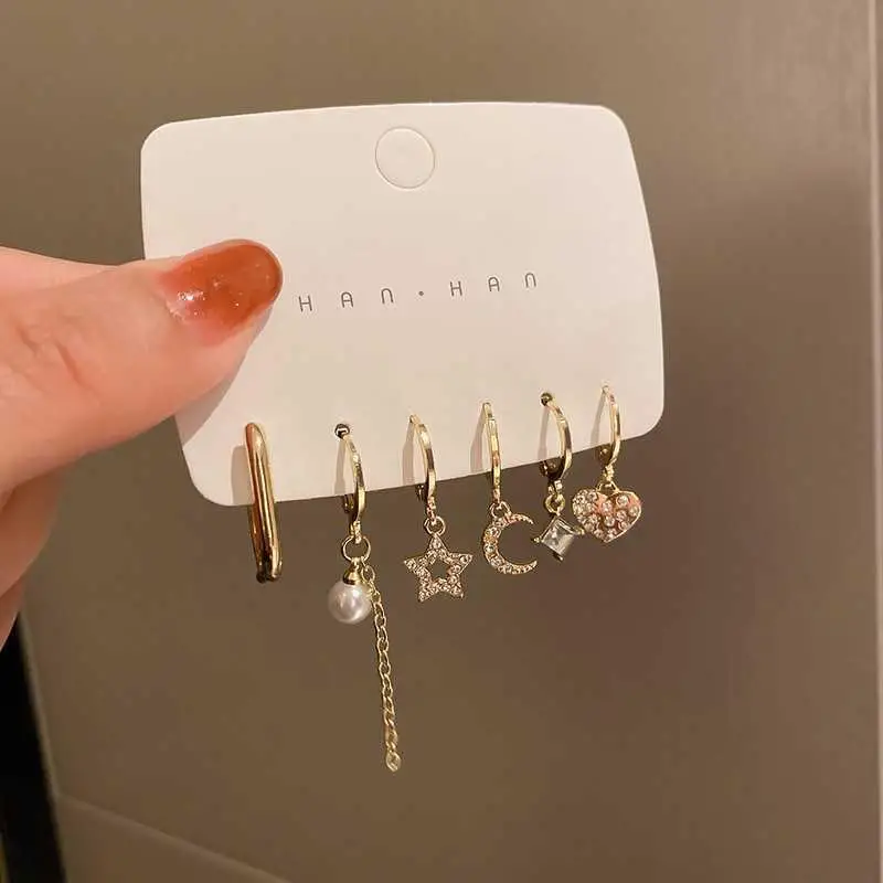 Conjunto de seis piezas de galvanoplastia de oro Real, circonita ligera de lujo, perla de imitación, estrella, Luna, amor, hebilla de oreja, temperamento de alta calidad