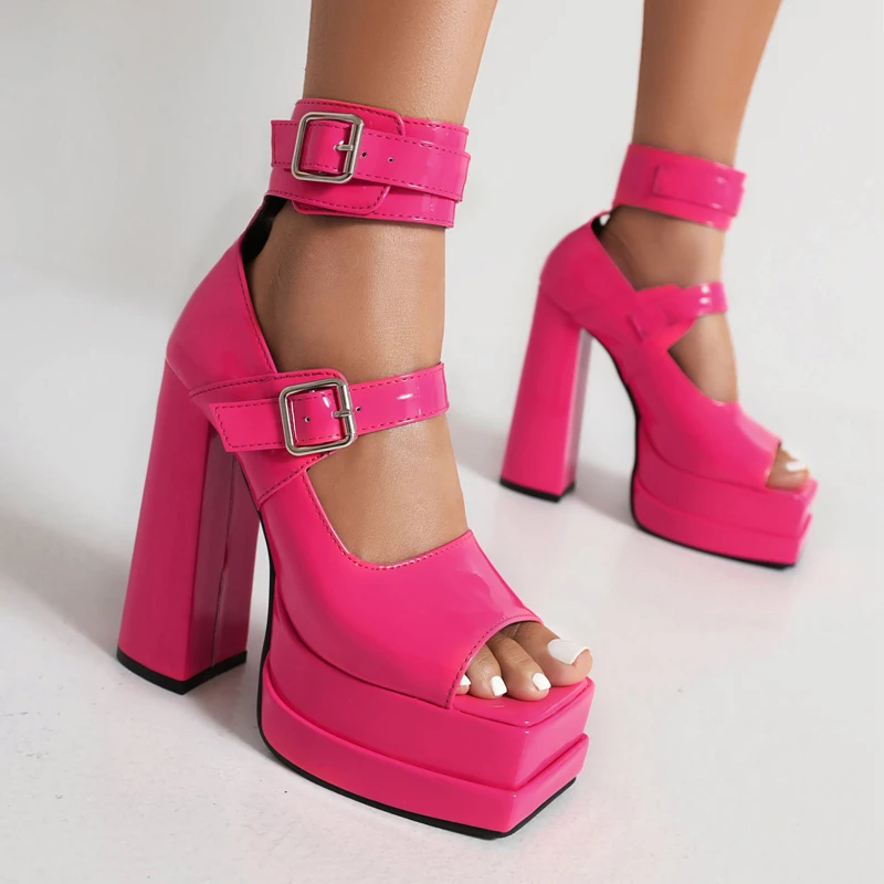 القوطية نمط مثير وعصري اللمحة تو الكاحل حزام الشرير صنادل طراز جلاديتور سميكة القاع منصة سوبر عالية الكعب أحذية الحفلات