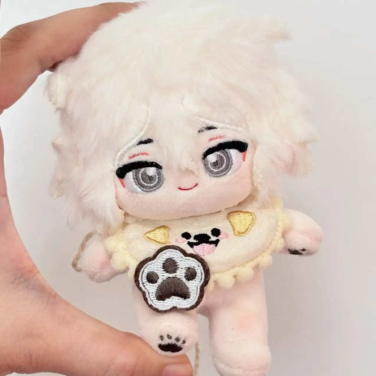 10 cm mini Nagito Komaeda attributs Kawaii peluche Adorable sac à dos porte-clés poupée jouet en peluche pendentif cadeau corps cadeau d'anniversaire