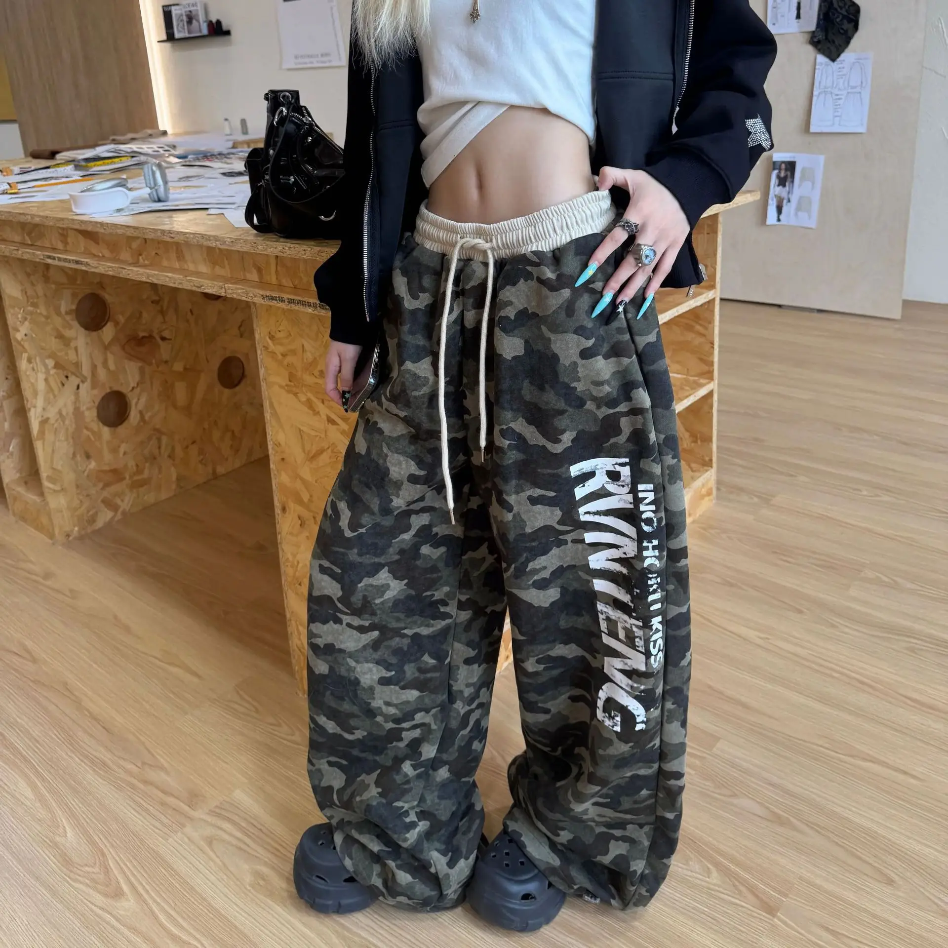 American Retro Street Letter Printed Camouflage Loose Straight Leg Casual Pants for Women with Wide Legs