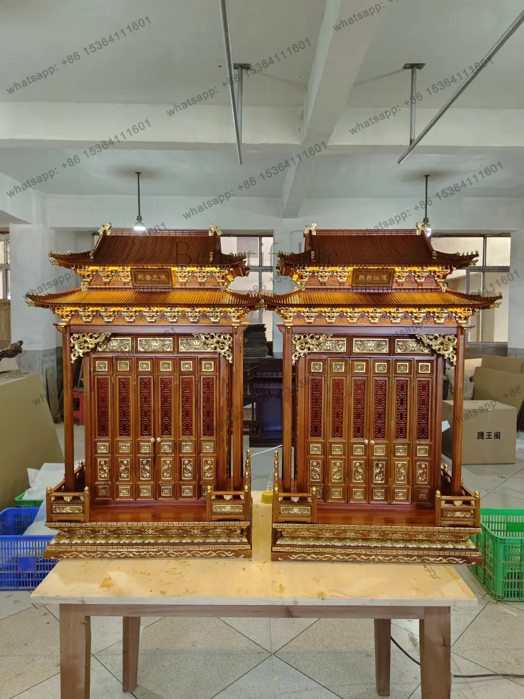 Solid wood for Guanyin Guan public supply cabinet Fragrant camphor wood heavy eaves roof hanging Buddhist niche