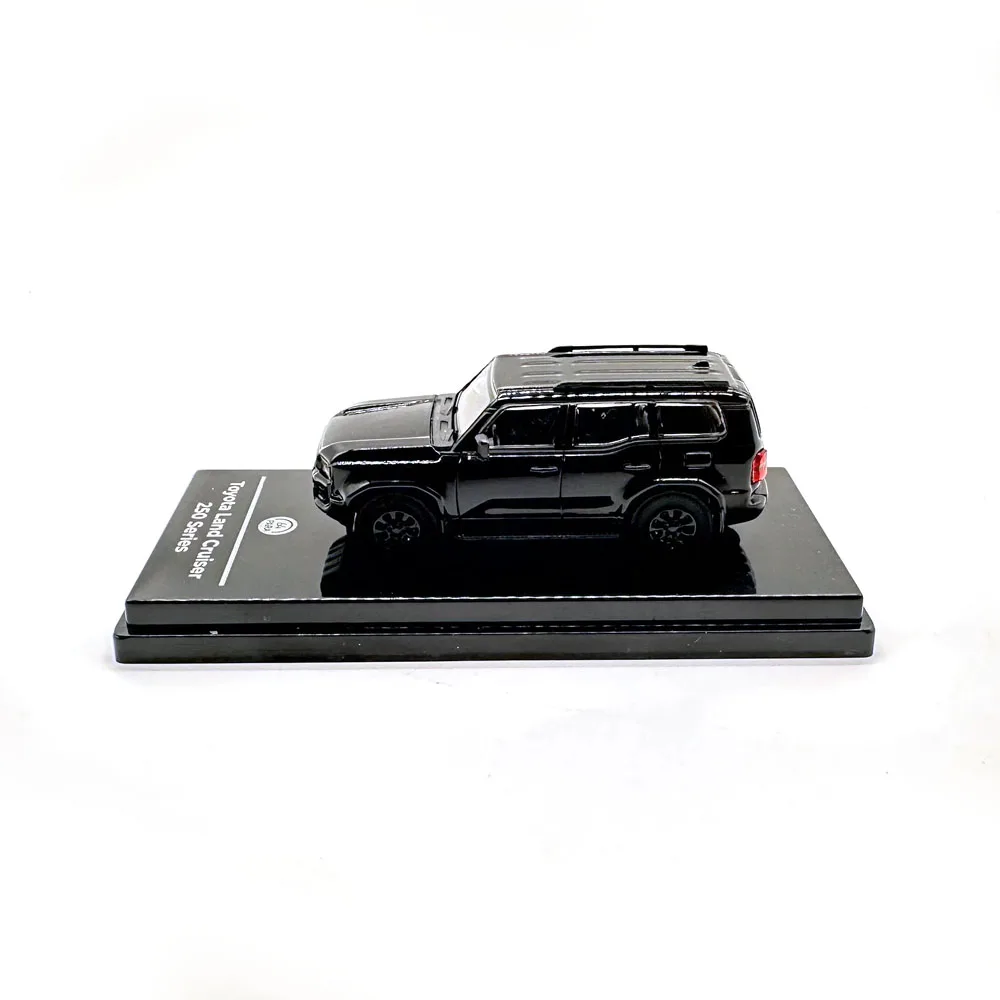

2 Color 1:64 Scale Die-Cast Model Car SUV Land Cruiser 250 Series Birthday Alloy Gift Toy Collection Scene Matching