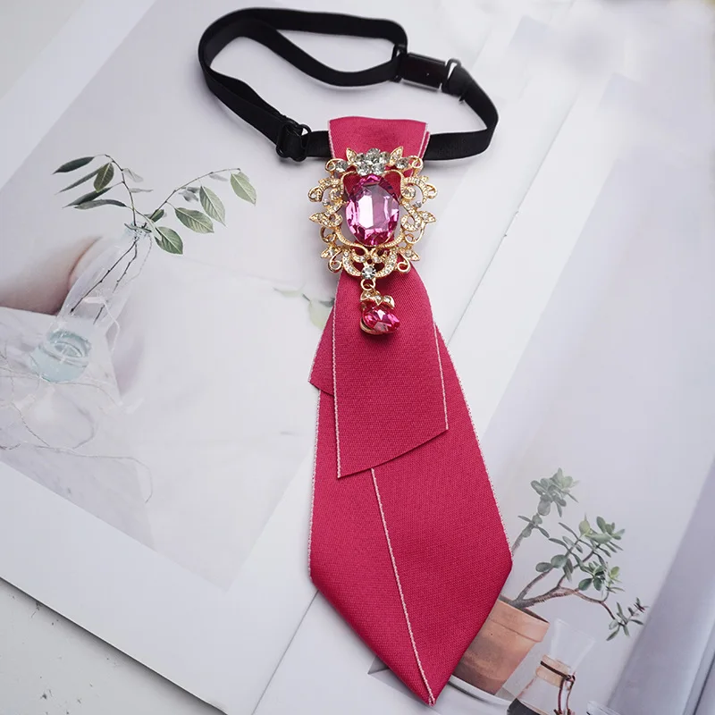 Rich Rose Red Color Paired with Transparent Pink Diamonds, and the Golden Floral Embellishments Are Exquisite and Luxurious, Making Them Perfect for Wedding Photos and Stage Performances