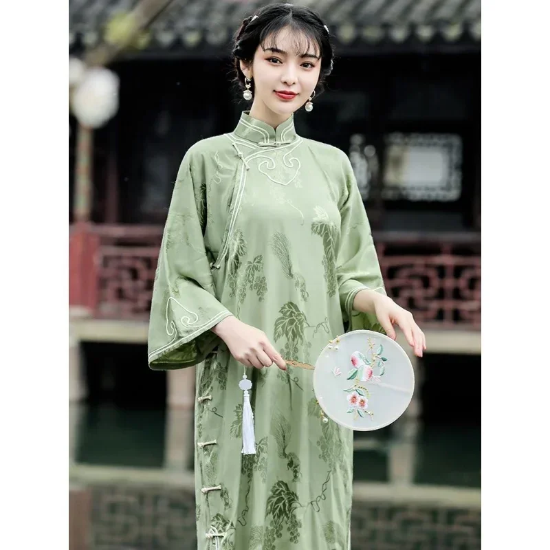 

2023 Autumn Elegant Green Satin Jacquard Long Sleeved Cheongsam Dresses Women Qing Dynasty Vintage Long Dress Casual Qipao