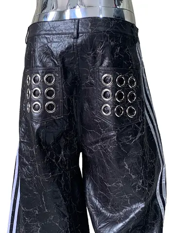 Lautaro, pantalones largos de pierna ancha de piel sintética negra de otoño para hombre con agujeros de rayas laterales, ropa de calle Emo de lujo, moda europea