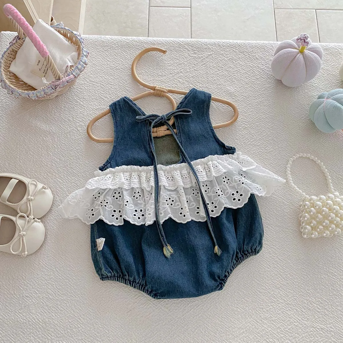Korean-style summer baby girl Denim sleeveless lace jumpsuit, baby girl sweet lace jumpsuit, very suitable for going out to wear