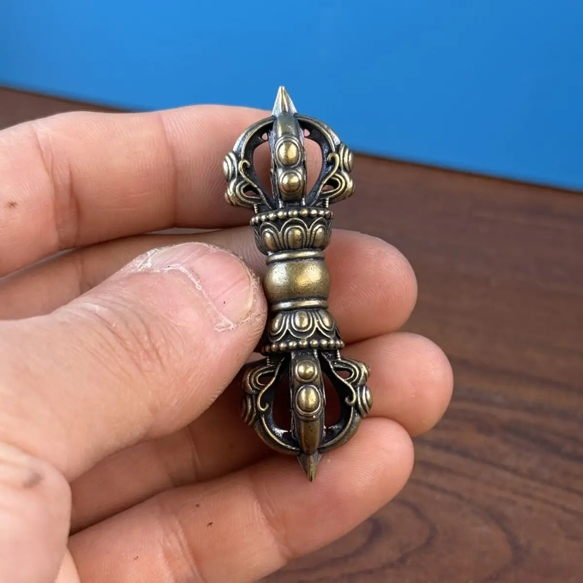 

Brass Vajra Pendant Tibetan Dorje Amulet Necklace Himalayan Style for Meditation, Mystic Talisman Ethnic Craft Collectible