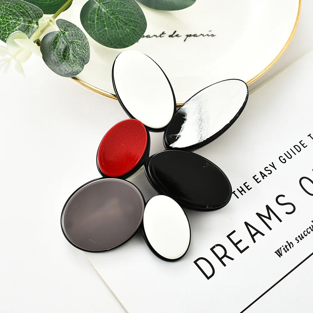 SKEDS Latest Acrylic Color Flower Brooches for Women Simple Shirt Coat Collar Pins Fashion Party Street Shoot Brooch Gifts