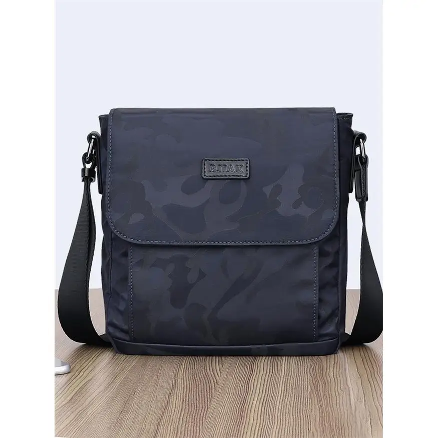 sac-a-bandouliere-leger-et-impermeable-en-nylon-camouflage-pour-homme-marque-hong-kong-sac-messager-pour-trajets-quotidiens-nouveau-modele-2026