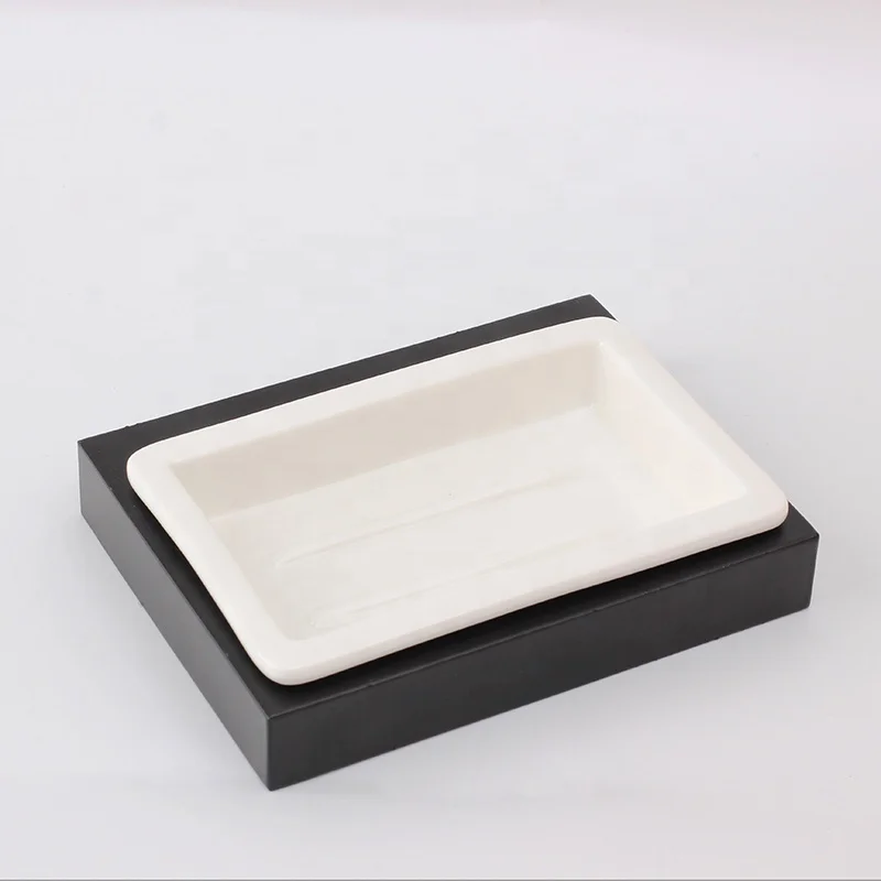 set-da-bagno-in-ceramica-e-lega-di-alluminio-antiossidante-con-portasapone-a-farfalla