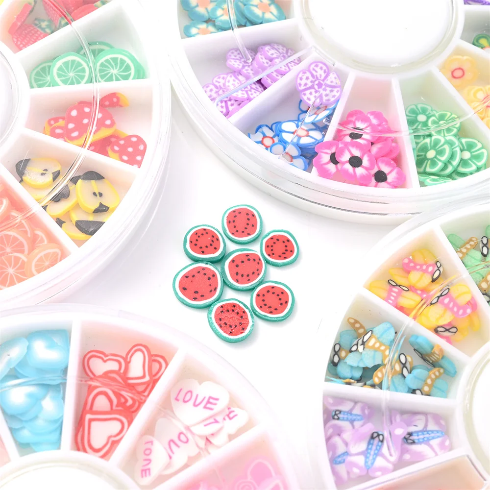 4 Boxen 5,8 mm gemischte Polymer-Clay-Scheiben-Set, niedliche Frucht-, Blumen- und Herz-Fruchtscheiben für 3D-Nagelkunst-Design, Bastel- und DIY-Zubehör – Detail 9