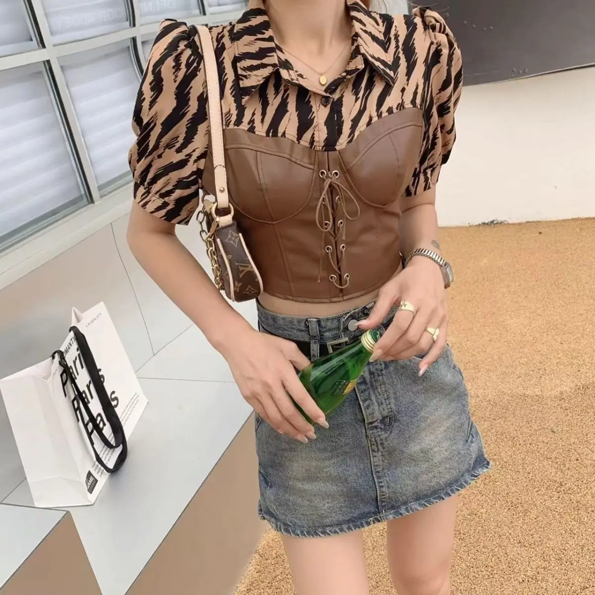 

Leather Patchwork Crop Top Short Puff Sleeve Shirt Women French Spicy Bandage Turn-down Collar Pu Tee Summer Chic Streetwear