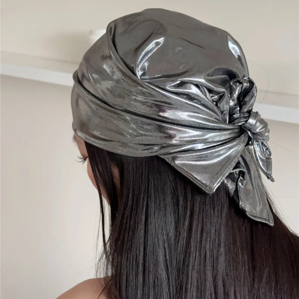 Y2K Sciarpa per capelli argento liquido Hip Hop Avvolgente morbido Fascia per capelli color laser Sciarpa snella Fascia Punk Bandana Ragazze