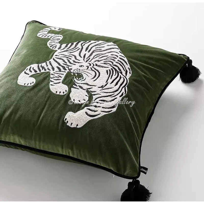 GUVINCI Metropolitan Modern Design Cuhion Cover Walking Tiger Exquisite Embroidered Pillow Case For Couch Sofa Loveseat Armchair