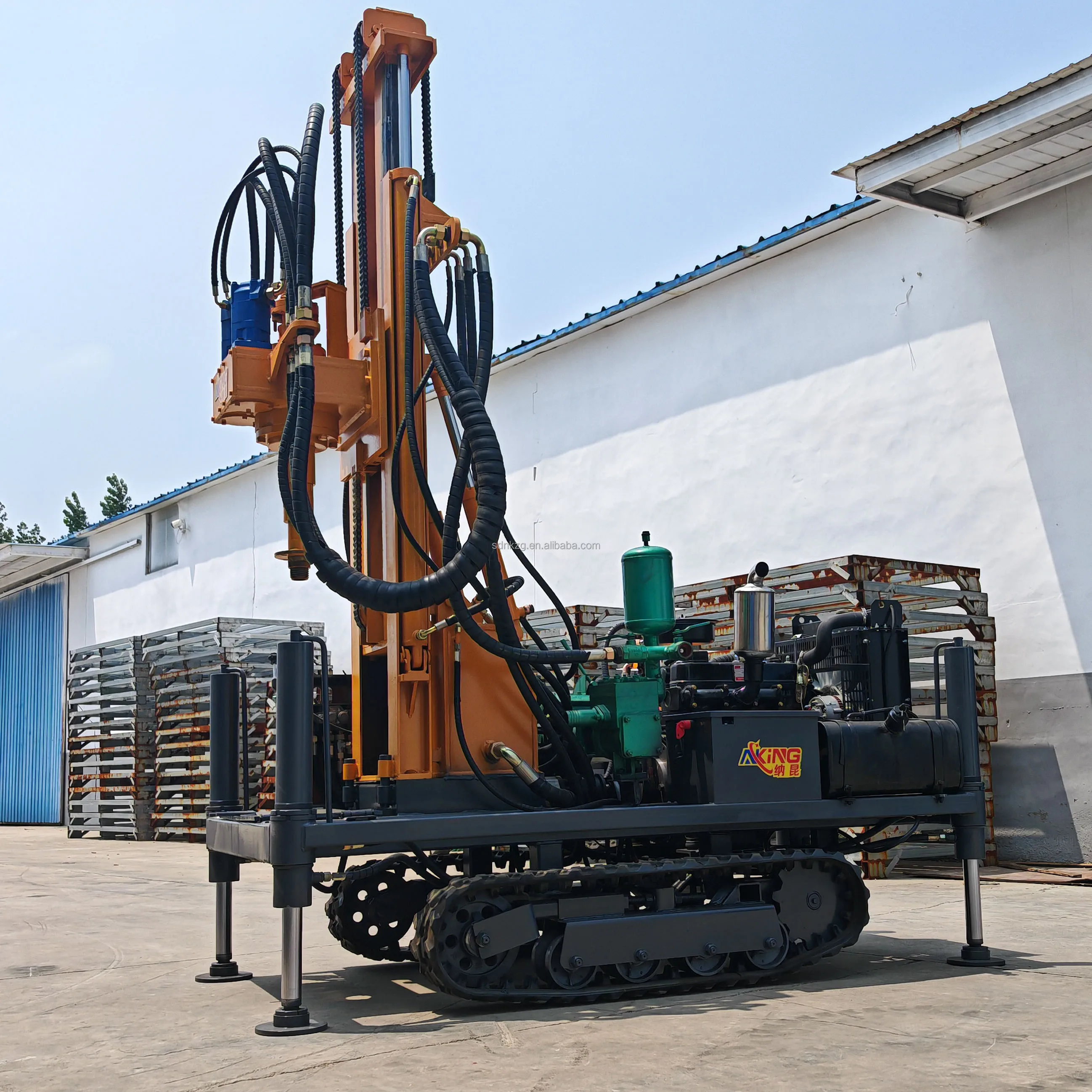 NKHZ230 Efficient Water Well Drilling Rig Machine with Air Compressor / Mud Pump for Mine Drilling