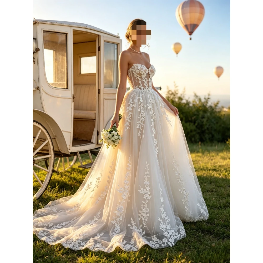 Customized Romantic Strapless Lace Wedding Dress Women's Sweetheart Neck Flower Decal Chiffon Bridal Gown Suitable for Gardens