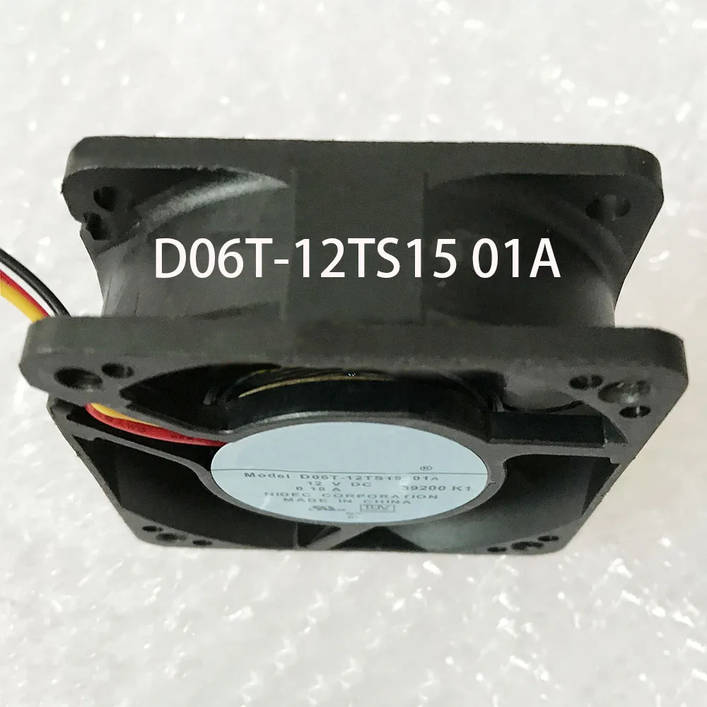 مروحة سائق خادم موفرة للطاقة تيار مستمر 12 فولت 0.18A 60X60X25MM D06T-12TS15 01A هيكل تبريد حجم هواء عالي