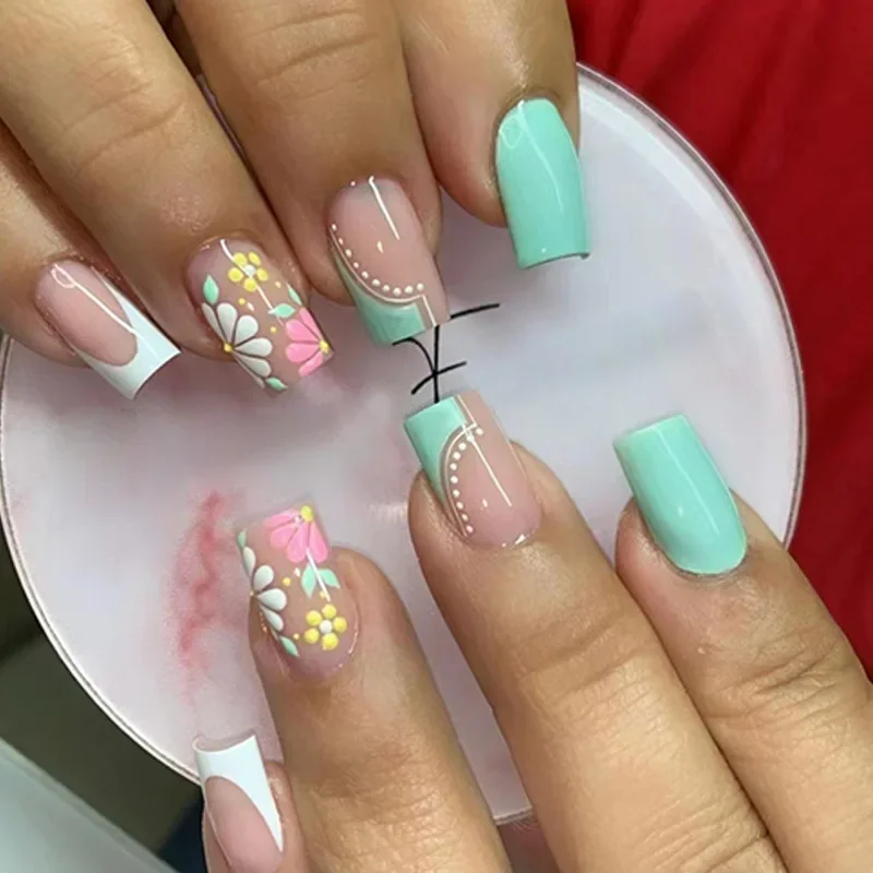 

24Pcs Short French Style Fake Nails Art Seamless Removable Wearing Press on Nails Full Cover with Nails Accessories & Tools