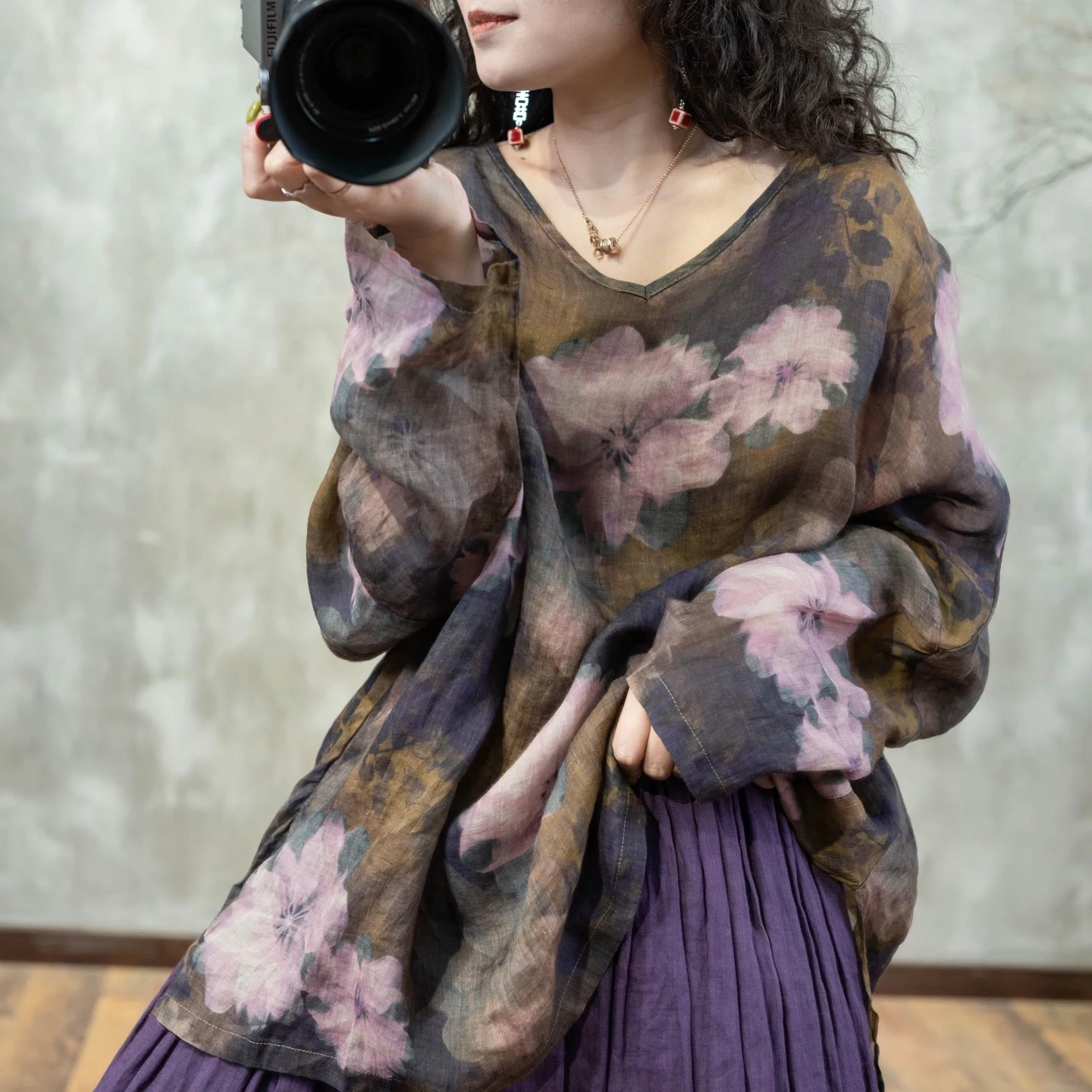 Cseta Retro de Linho Floral ande com Manga Longa Plus Size Moda Fena Início do Outono Decote em V Top de Crimento...