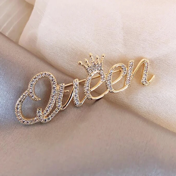 Broche de letras en inglés con corona de diamantes, accesorios de moda